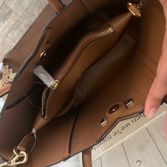 New MK ♥️ crossbody/ satchel - Picture 6 of 9